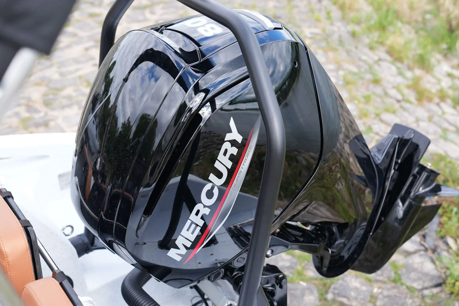 Mercury F80 FourStroke am Heck der SeaStorm 17